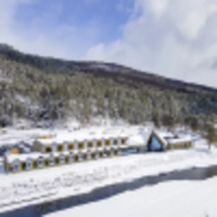 Arctic Wilderness Lodge