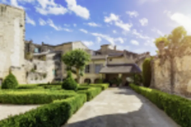 Uzes
