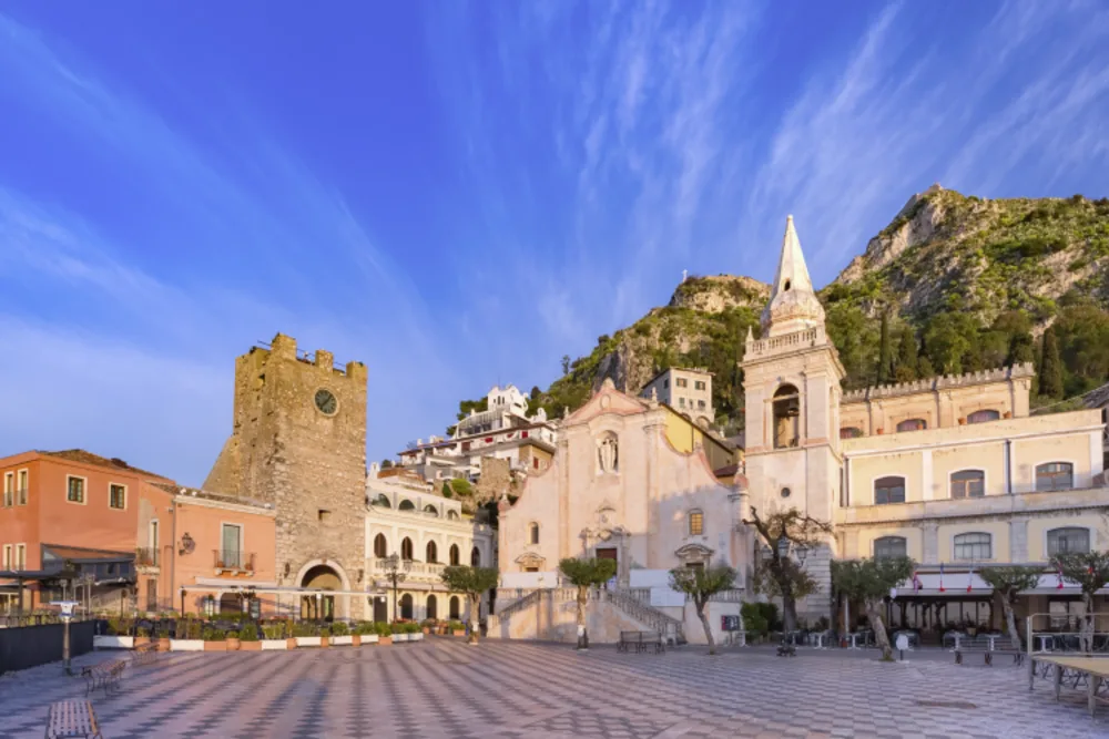 Piazza IX Aprile, Taormina
