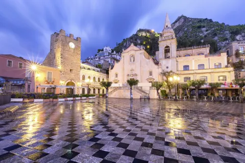 Piazza IX Aprile, Taormina
