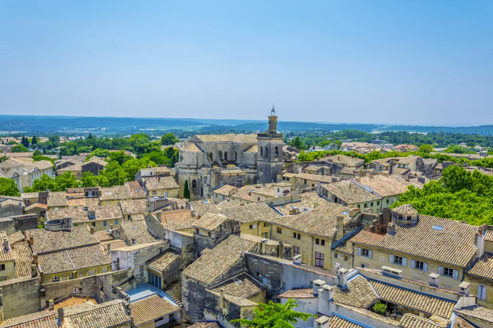 Uzes