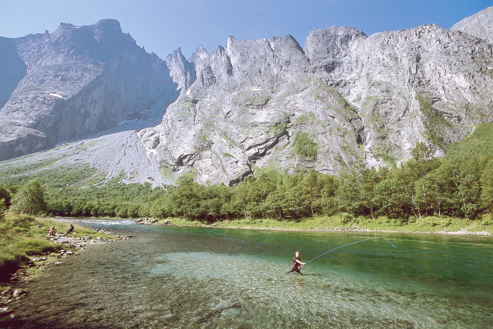 Trollwand und Fluss Rauma