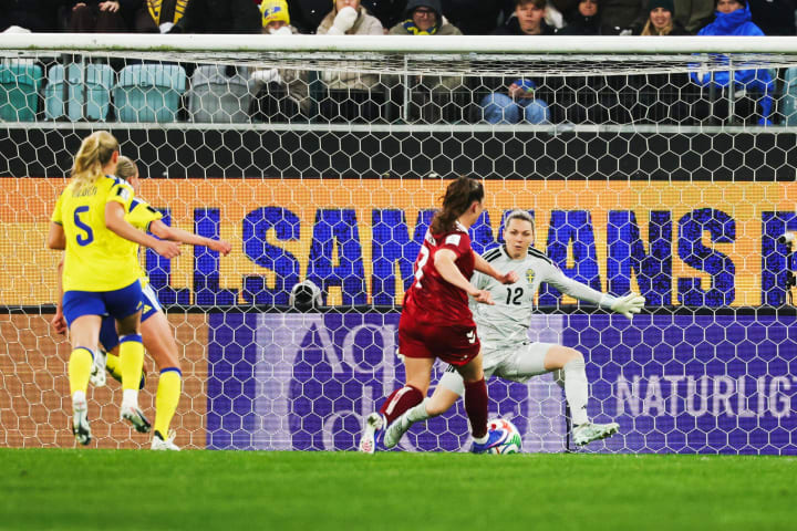 Thomsen's 92nd-Minute Counter Sinks Sweden as World Cup Qualifying Groups Twist Into Shape