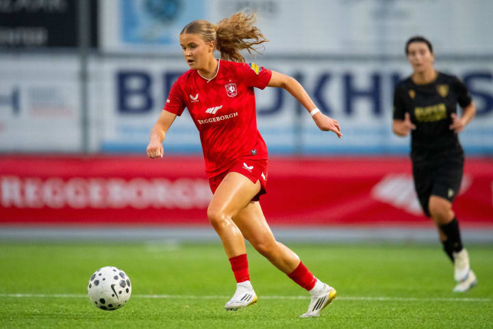 Sophie Proost: Twente’s Rising Midfield Dynamo with a Mentor to Match