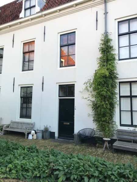 Willem Vroesenplein 6