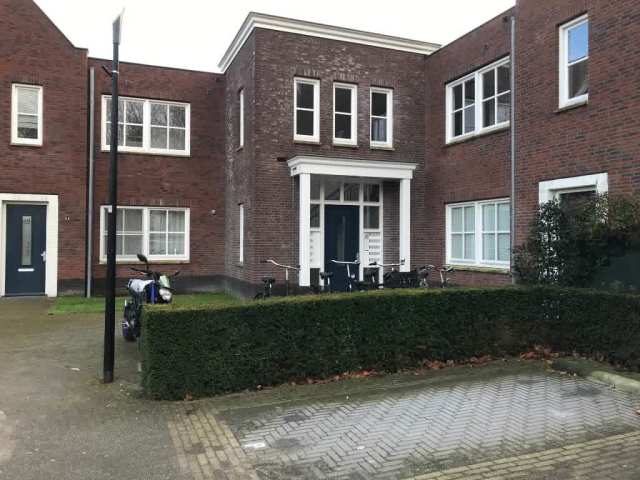 Meester Van Rooijenplein 21