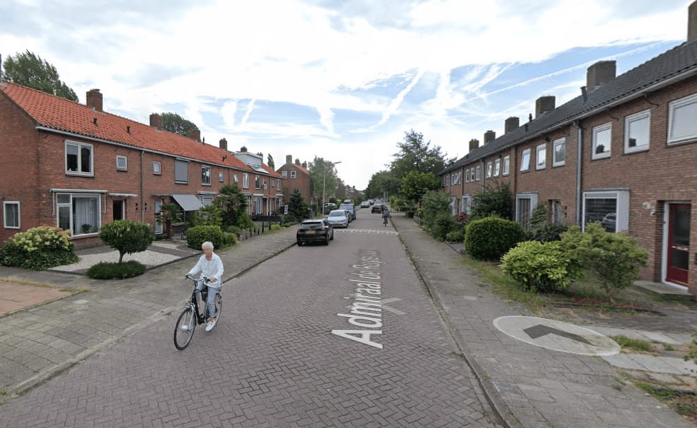 Admiraal de Ruyterlaan 82