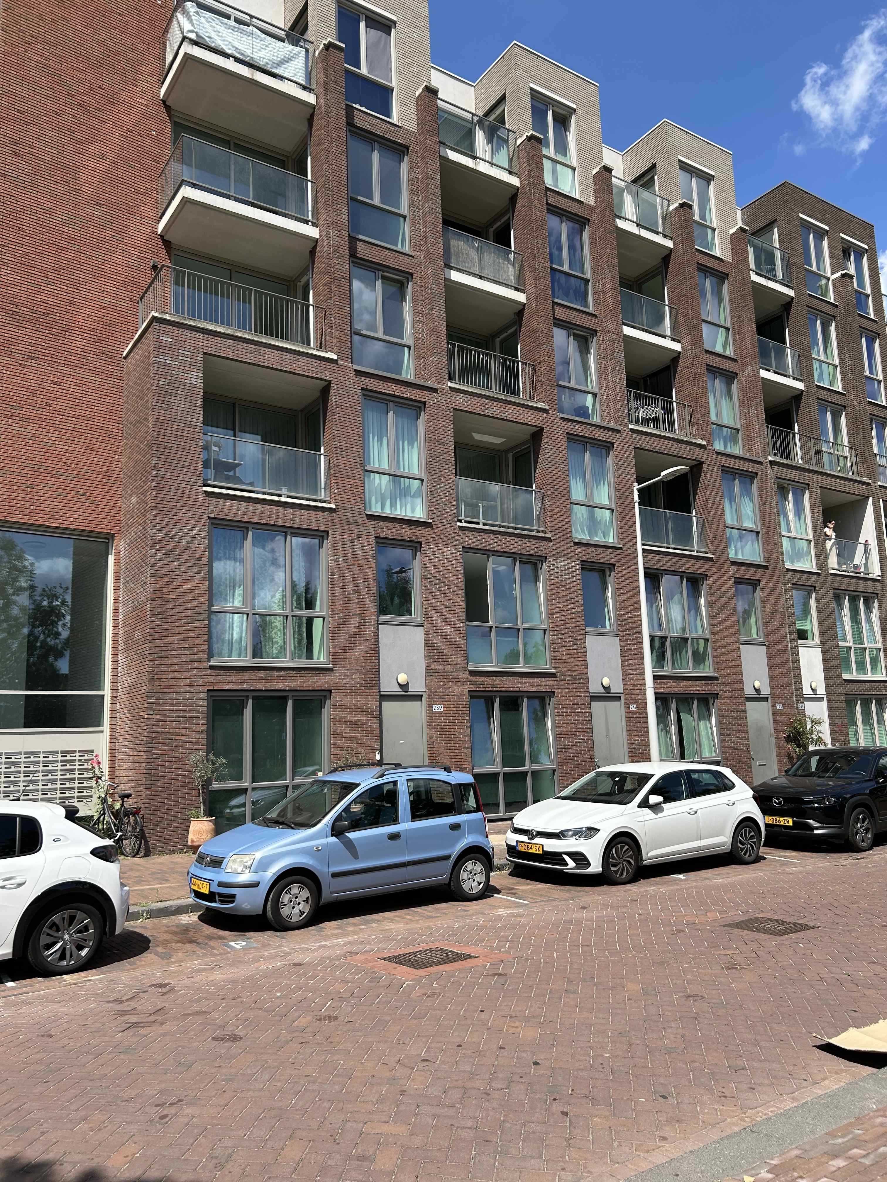 B. Merkelbachsingel 143