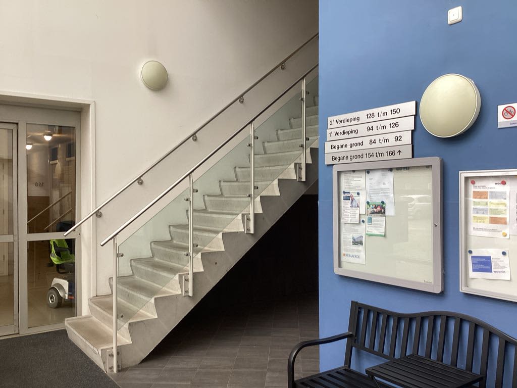 Fluweelmos 122 - Houten