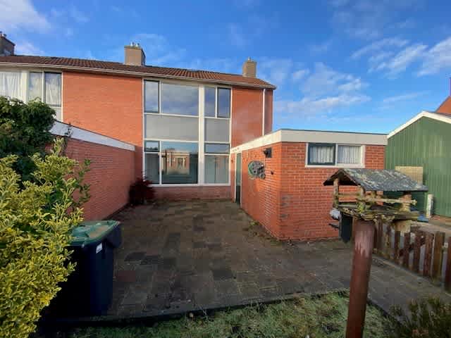 Lewestraat 1 - Kloosterburen