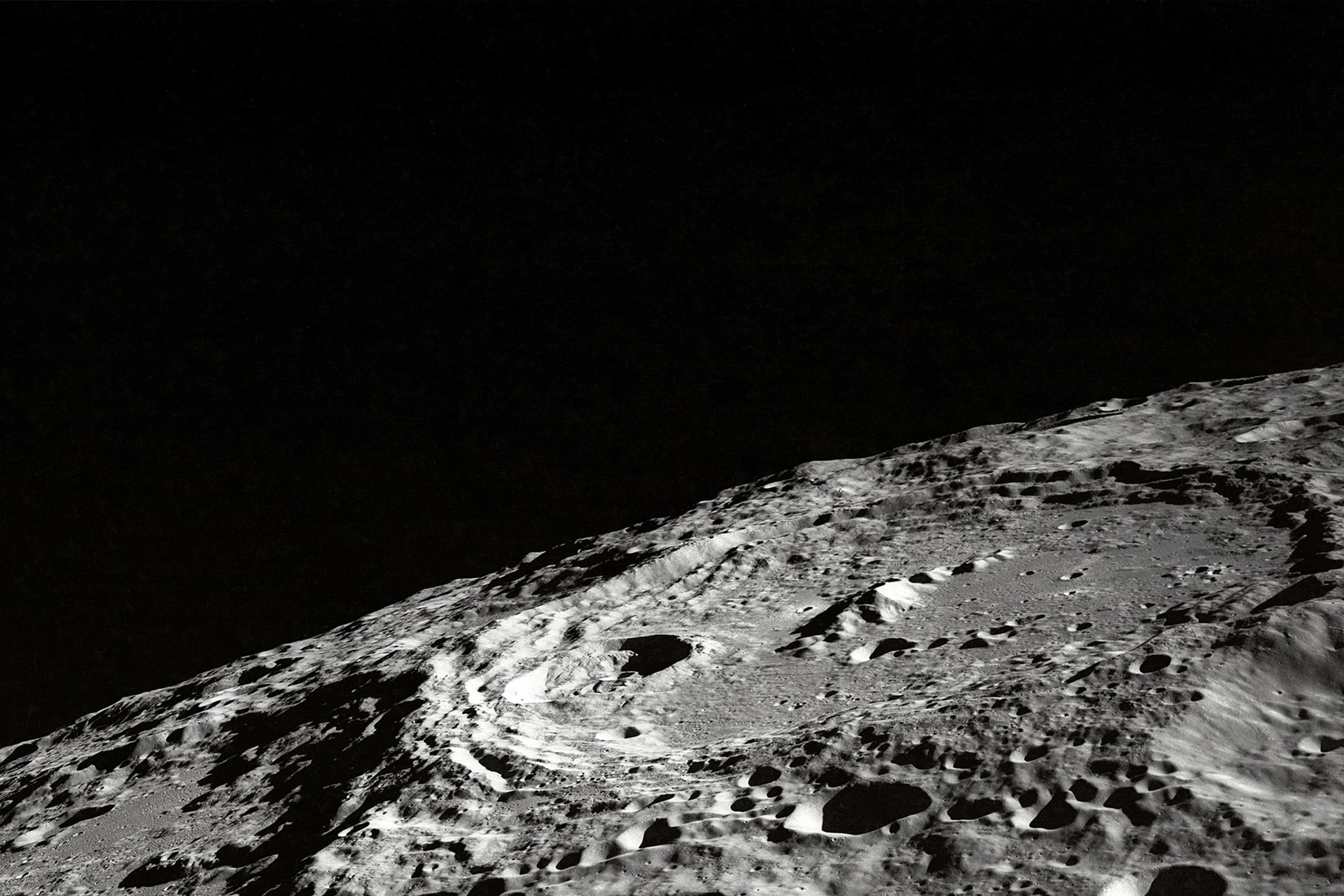 Areas of the moon may be a suitable temperature for humans