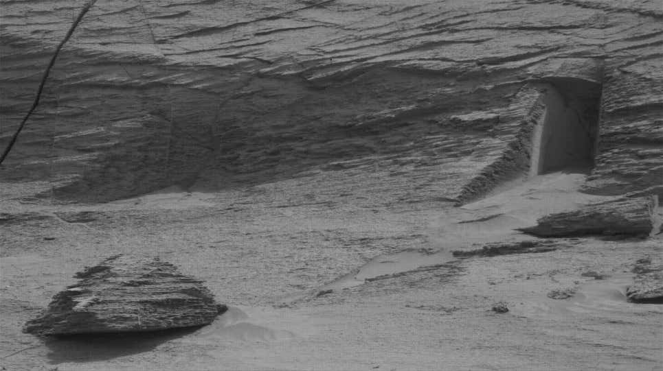 Check out the ‘alien doorway’ on mars discovered by NASA