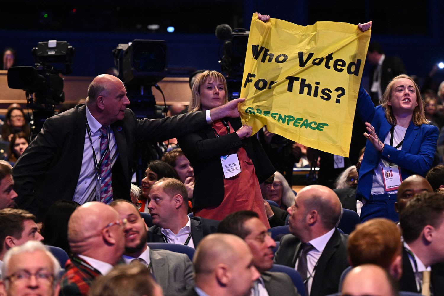Climate protesters disrupt Truss’s big day