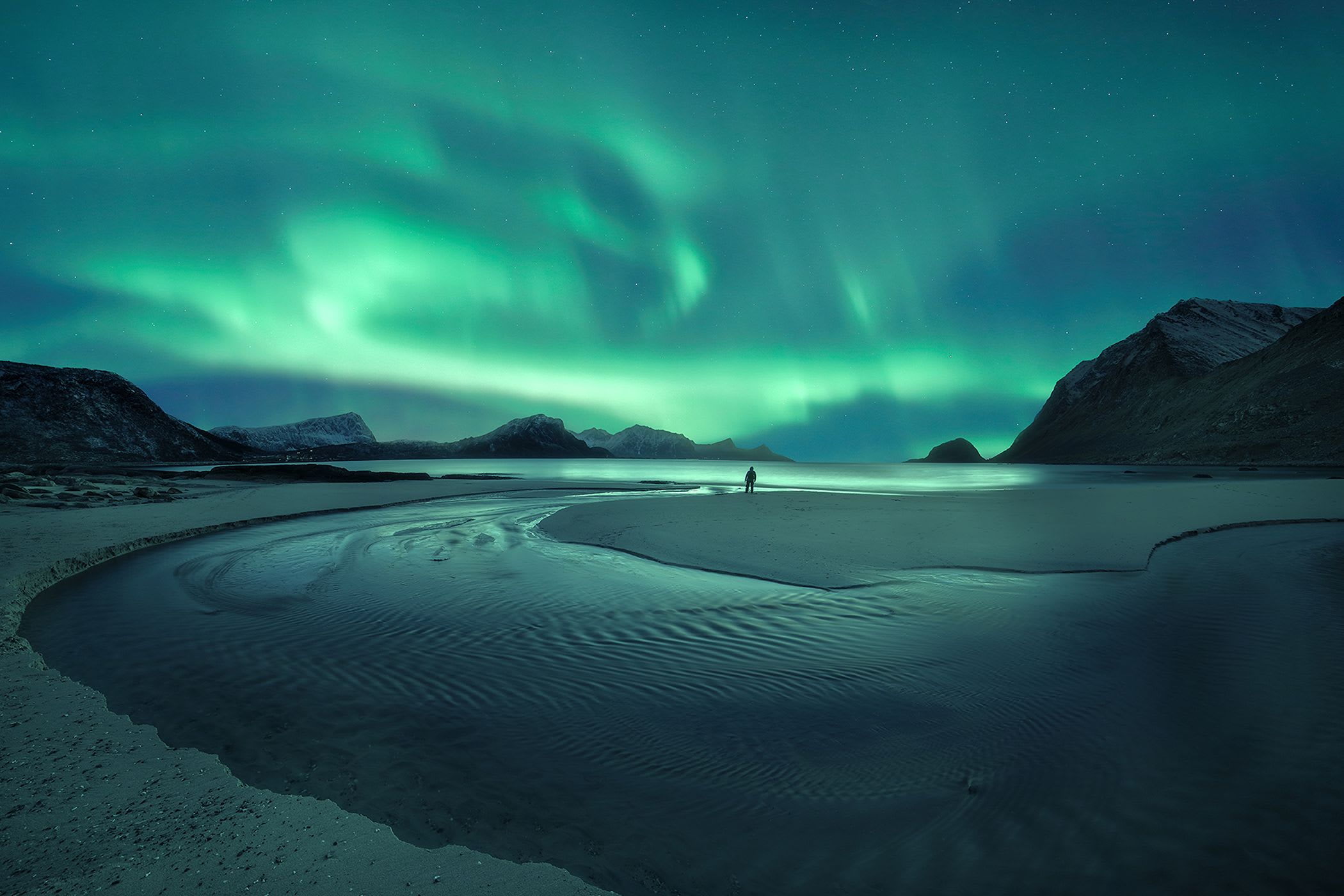 Watch the night sky turn trippy with the mysterious rays of the Northern Lights