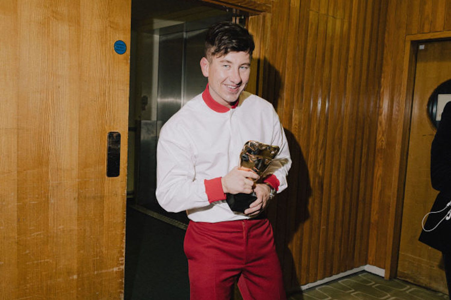 Barry Keoghan dedicates his BAFTA to "the kids that are dreaming to be something"
