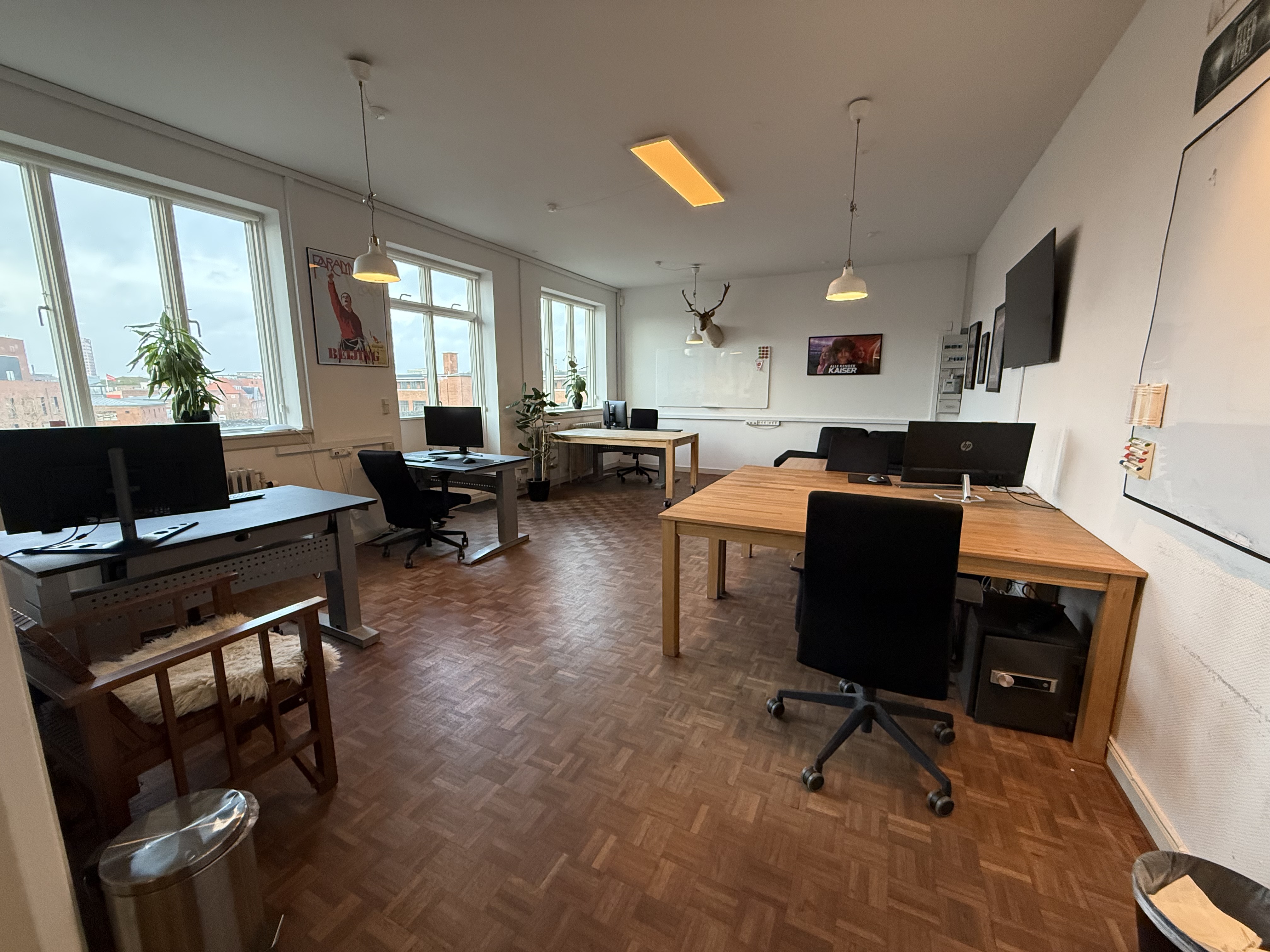 Attraktivt kontorlejemål på 189 m² med egen tagterrasse.