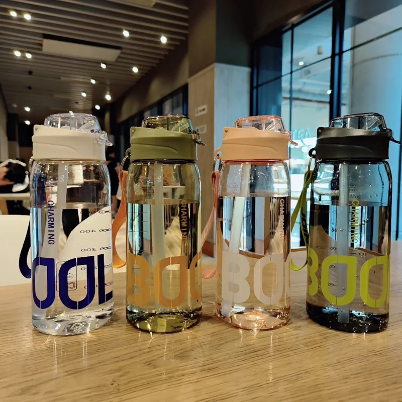 Large capacity water cup, anti-fall and high temperature resistant plastic sports space cup, student portable straw, summer cup with scale
