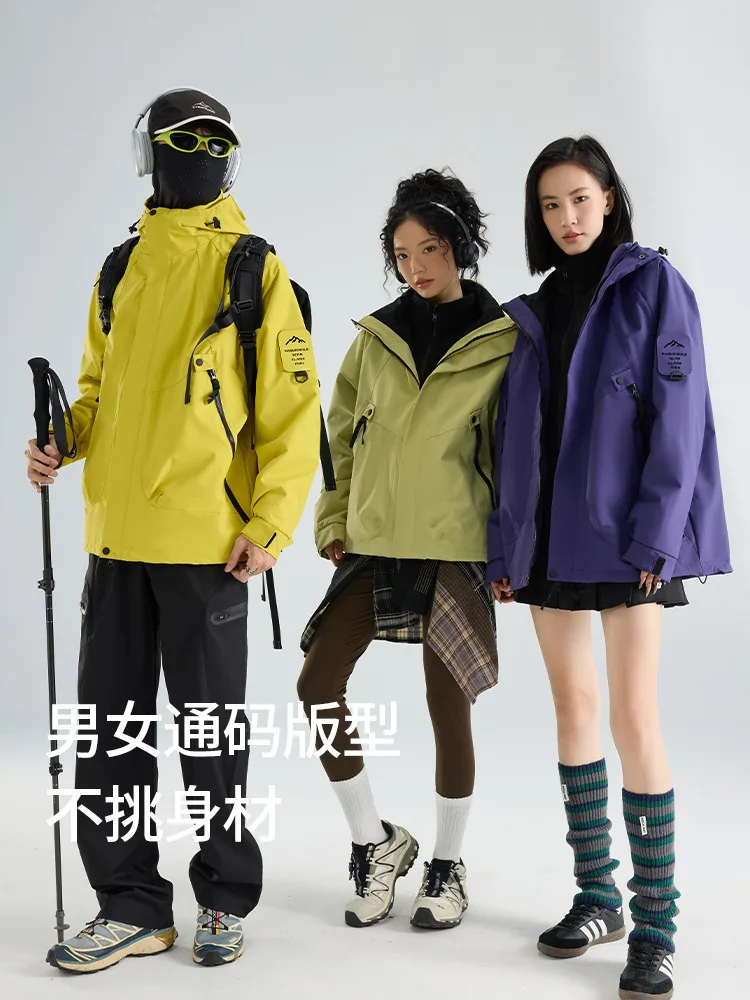 Trendy windproof and waterproof three-in-one mountaineering jacket with fleece for warmth 3