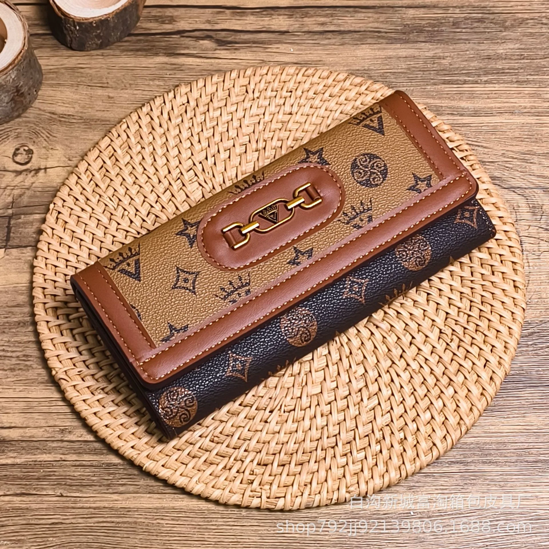 Ready stock women's long wallet with exquisite buckle multi-card slot coin purse large banknote wallet