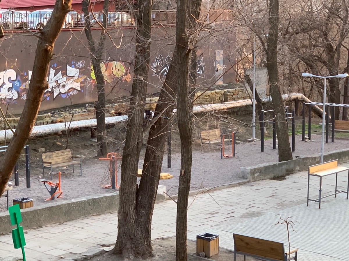 Большая площадка в парке - photo 2