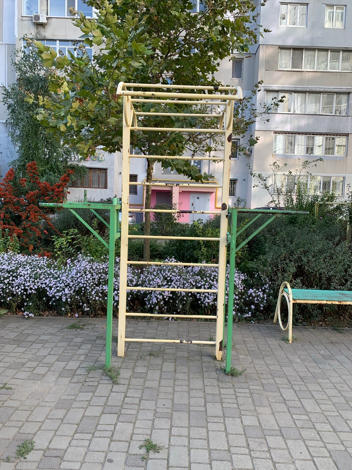 Мини площадка во дворе - photo 1