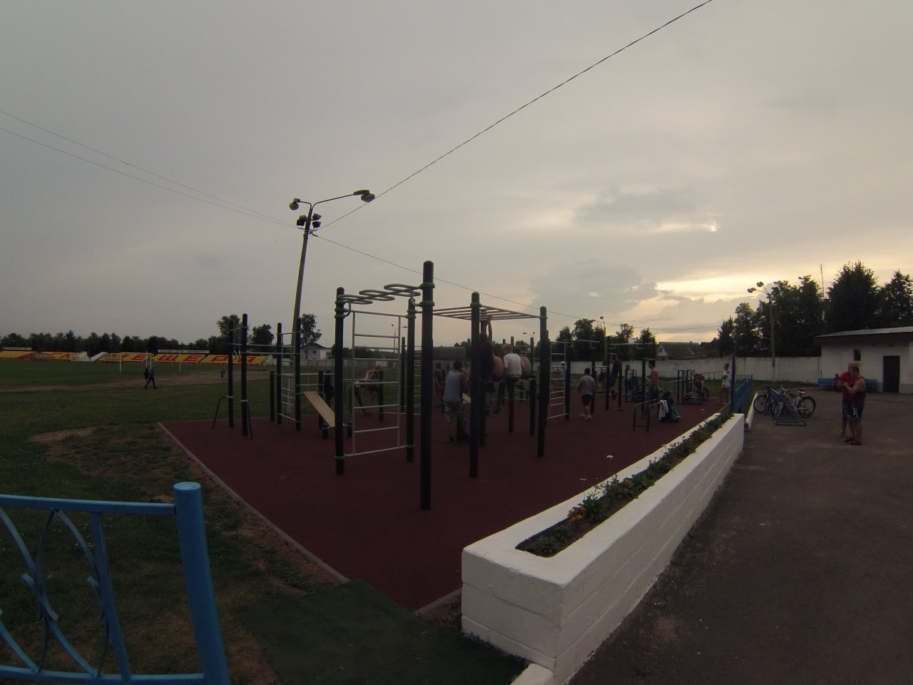 Hangelstange bei Calisthenics Park at спорткомплекс "Мещёра", Егорьевск – Foto 4 von 5