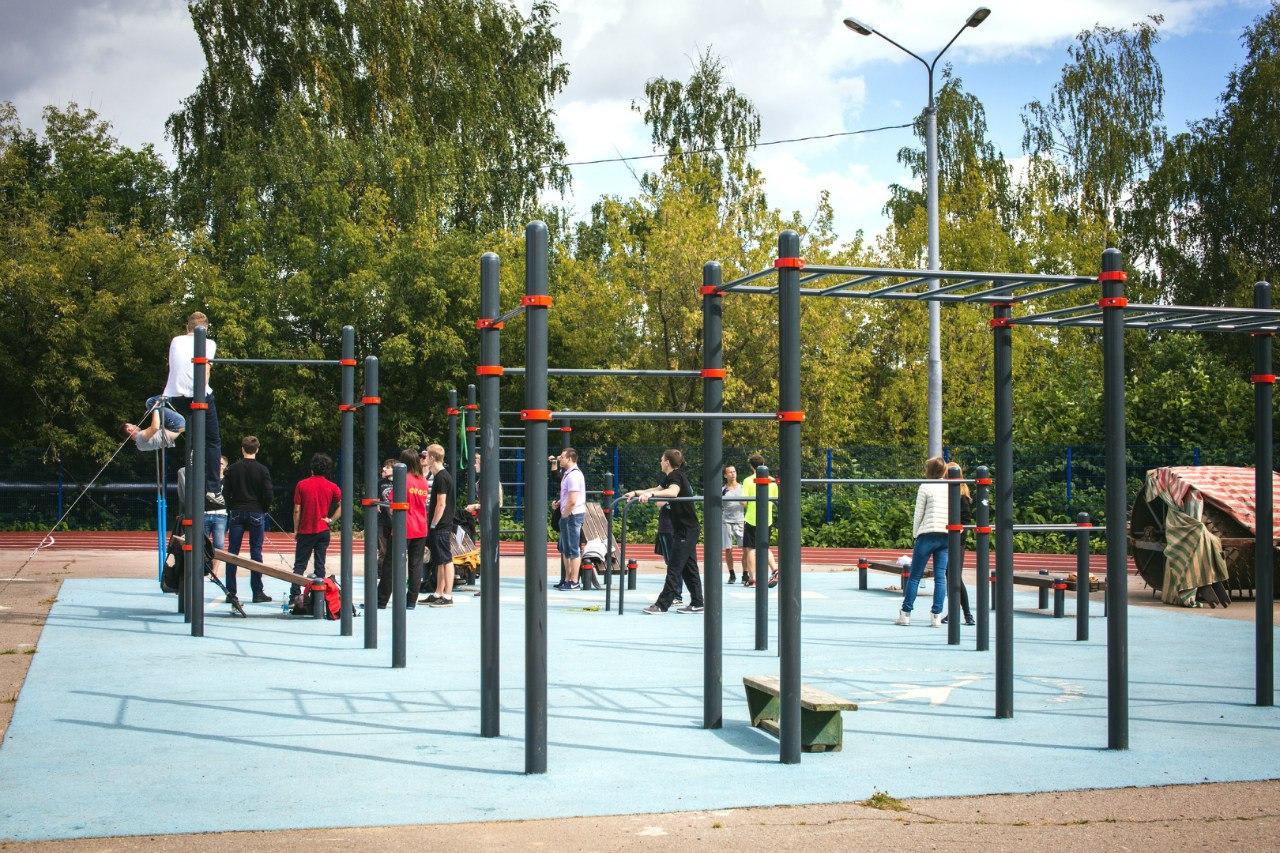 Klimmzugstange bei Calisthenics Park at улица Менделеева, Долгопрудный – Foto 1 von 1