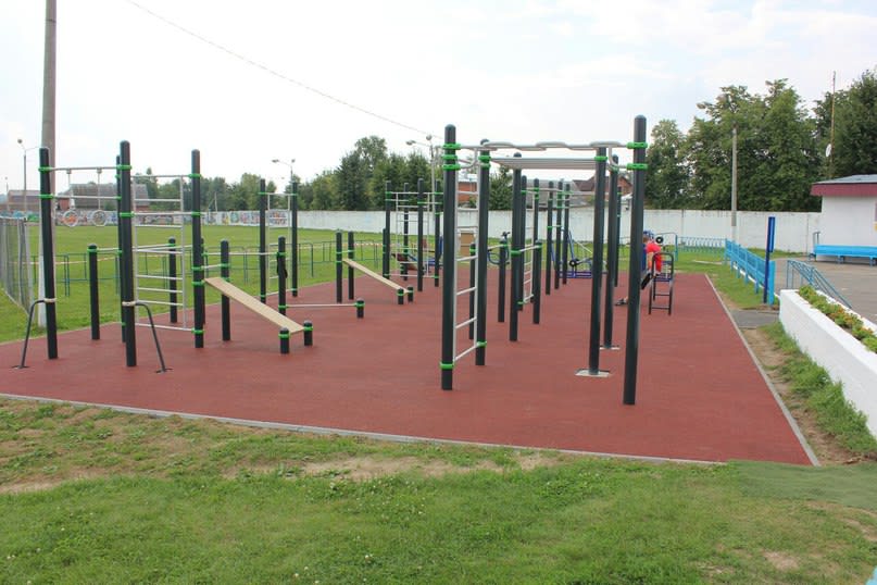 Klimmzugstange bei Calisthenics Park at спорткомплекс "Мещёра", Егорьевск – Foto 1 von 5