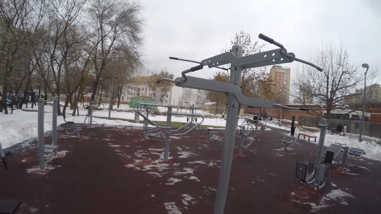 Abs Bench at Calisthenics Park at Новоселенский переулок, Москва – photo 6 of 7