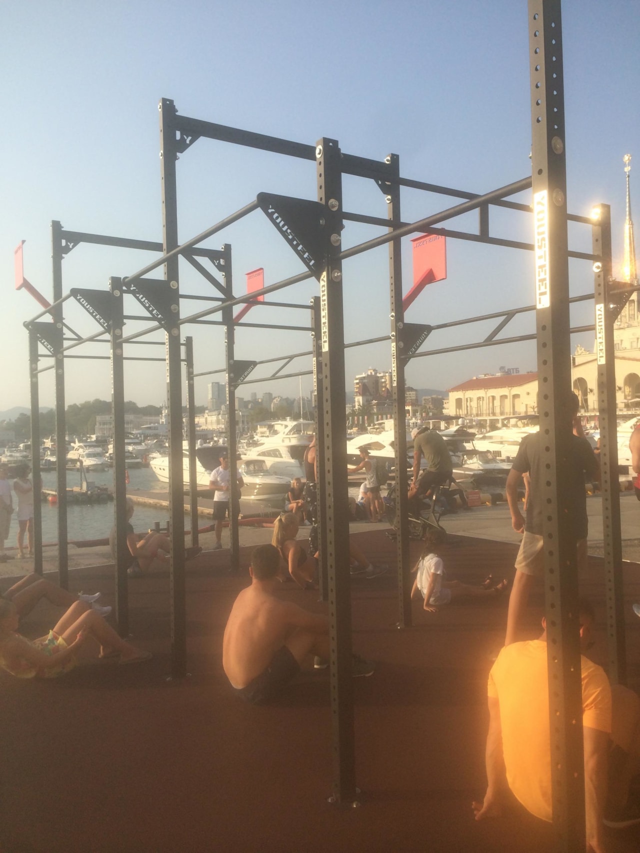 Klimmzugstange bei Calisthenics Park at Внутренний мол, Краснодарский край – Foto 2 von 5
