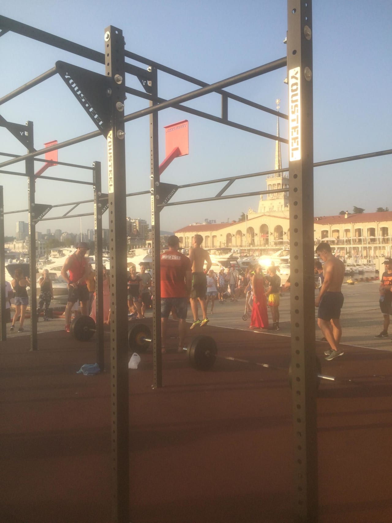 Klimmzugstange bei Calisthenics Park at Внутренний мол, Краснодарский край – Foto 4 von 5