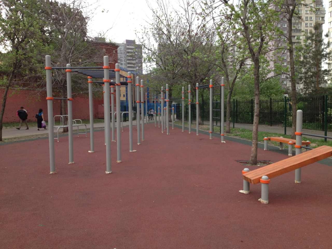 Pull Up Bar at Calisthenics Park at Новоселенский переулок, Москва – photo 1 of 7