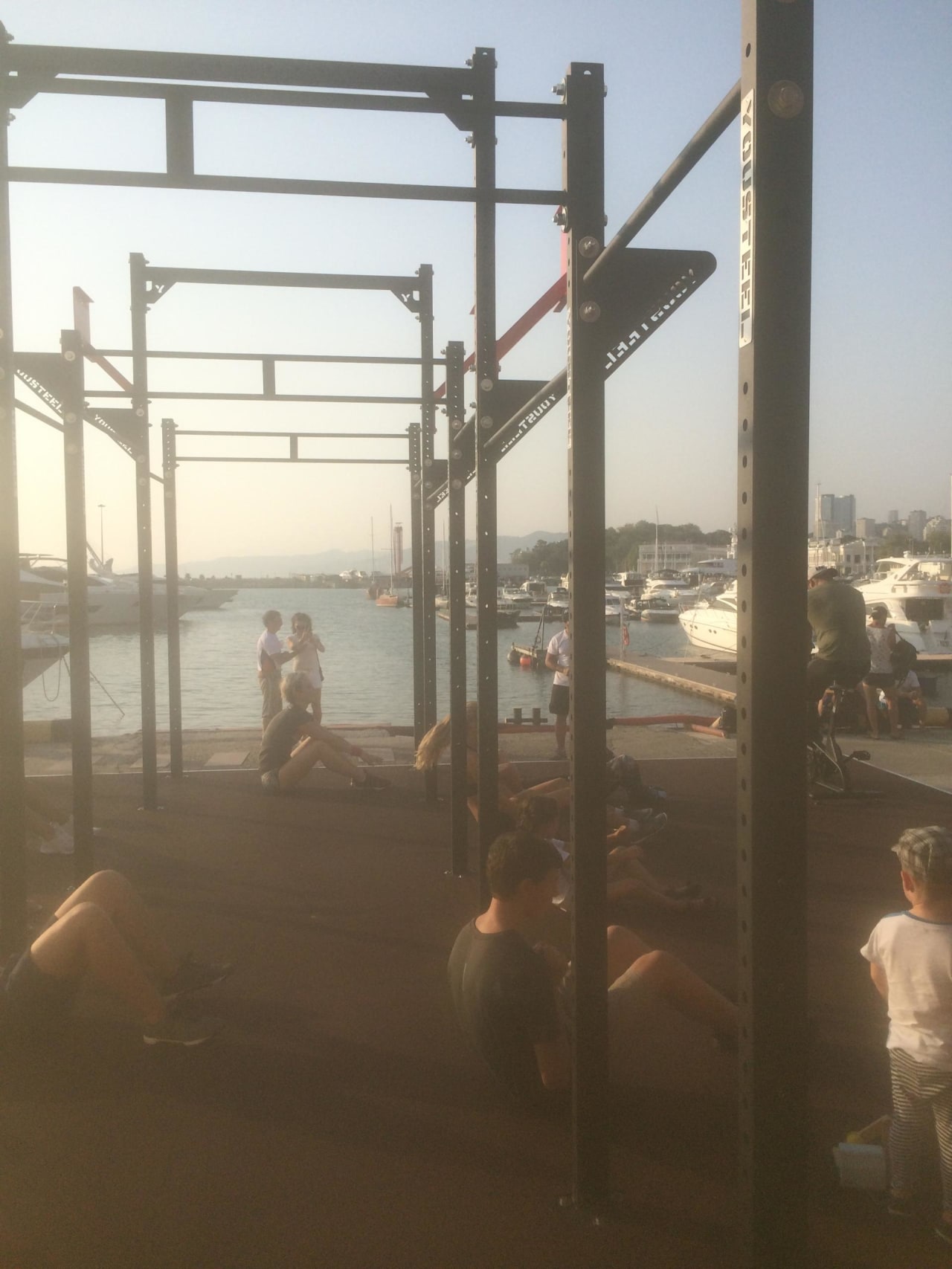 Klimmzugstange bei Calisthenics Park at Внутренний мол, Краснодарский край – Foto 3 von 5