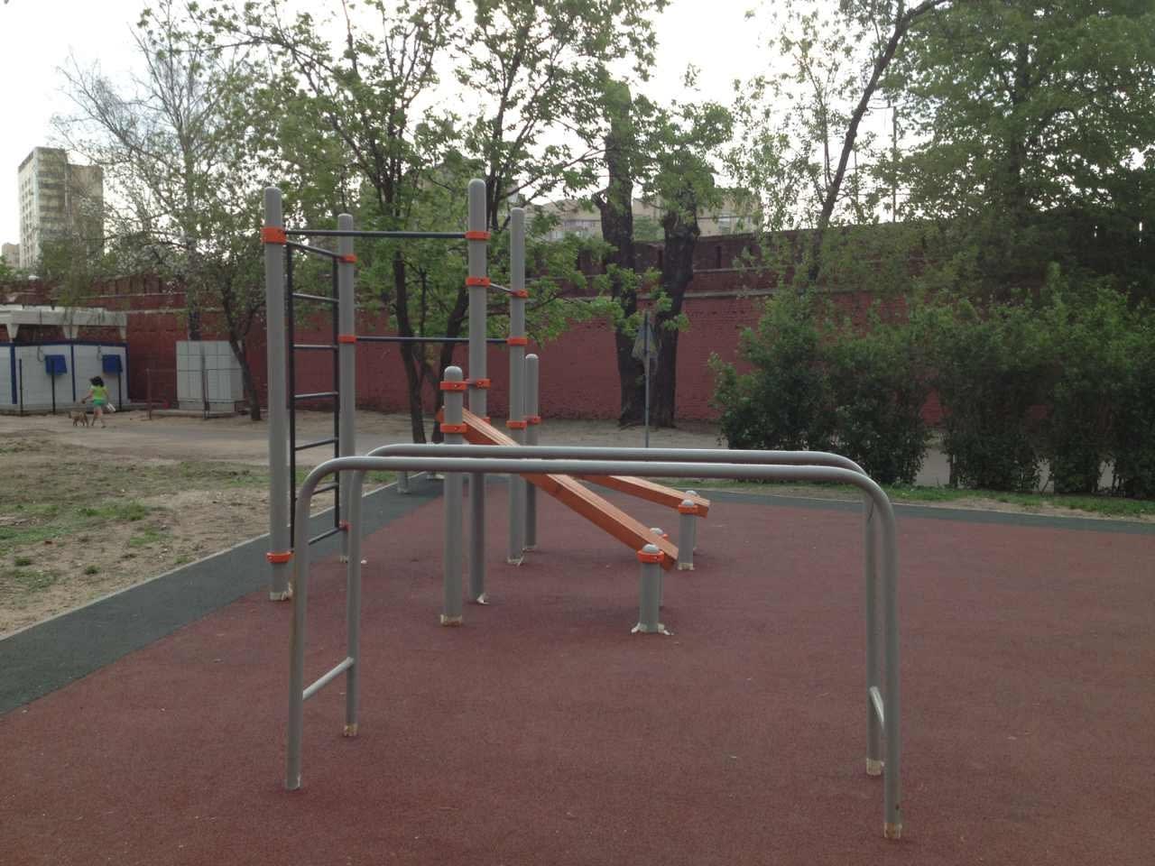 Parallel Gym Bars at Calisthenics Park at Новоселенский переулок, Москва – photo 3 of 7