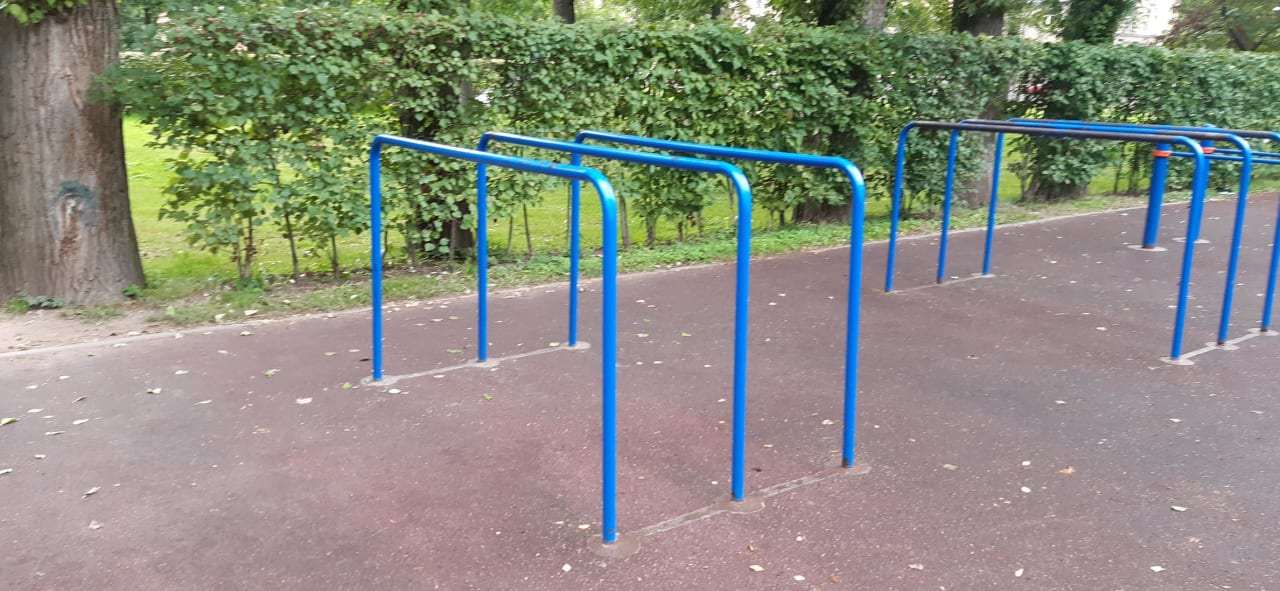 Abs Bench at Calisthenics Park at Кузнецовская улица, Санкт-Петербург – photo 6 of 10