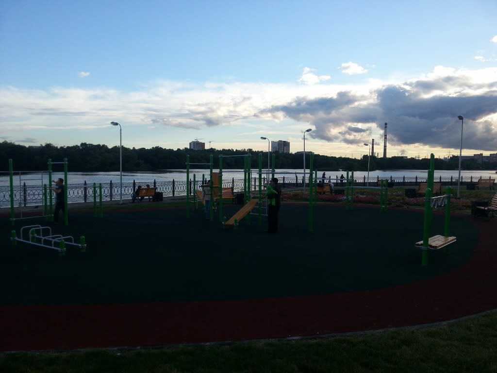 Бруси на майданчику Calisthenics Park at 2-й Южнопортовый проезд, Москва – фото 2 з 3