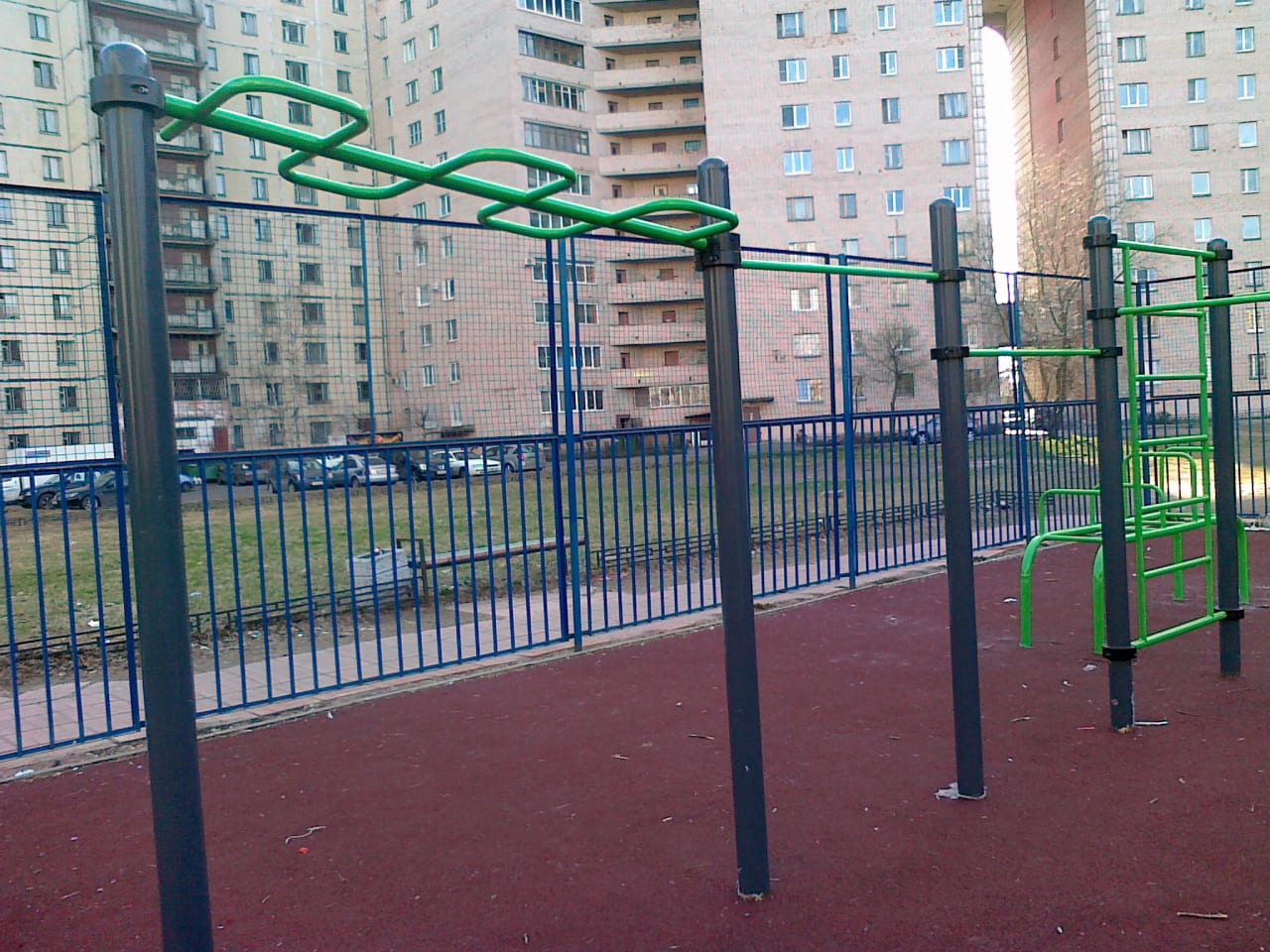 Abs Bench at Calisthenics Park at улица Кораблестроителей, Санкт-Петербург – photo 6 of 7