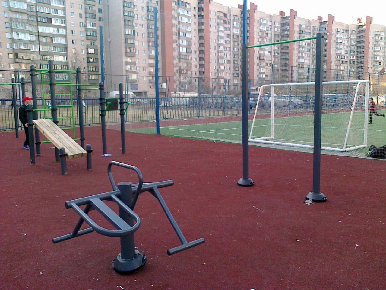 Parallel Gym Bars at Calisthenics Park at улица Кораблестроителей, Санкт-Петербург – photo 3 of 7