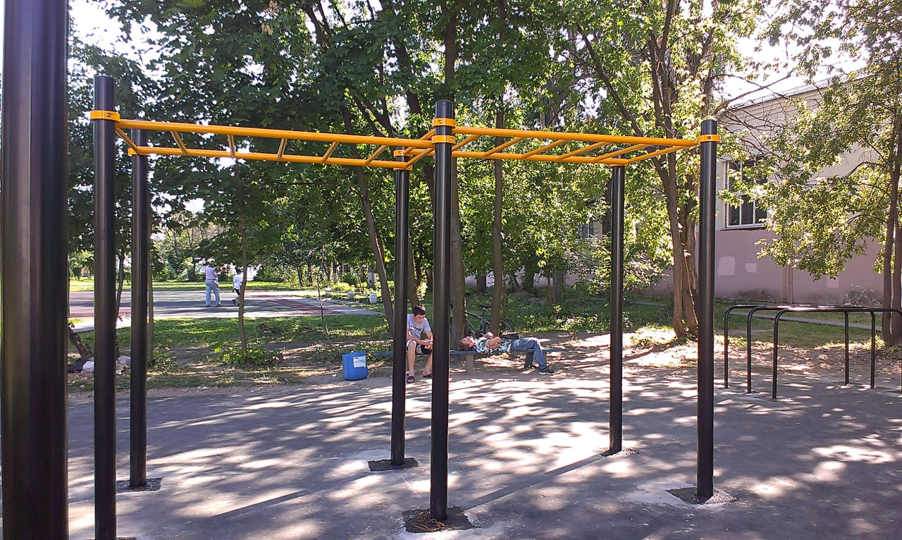 Hangelstange bei Calisthenics Park at Спортивный комплекс «Вымпел», Королёв – Foto 3 von 6