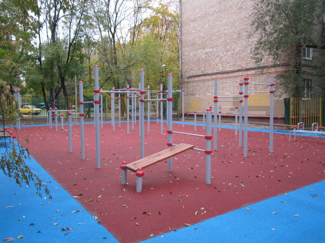 Abs Bench at Calisthenics Park at 2-й Балтийский переулок, Москва – photo 6 of 7