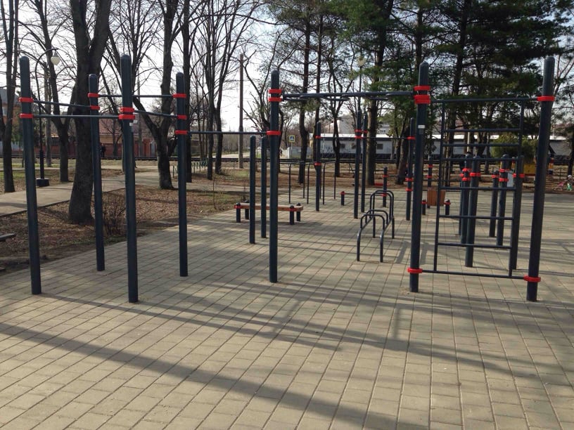 Pull Up Bar at Calisthenics Park at Славянская улица, Краснодар – photo 1 of 2