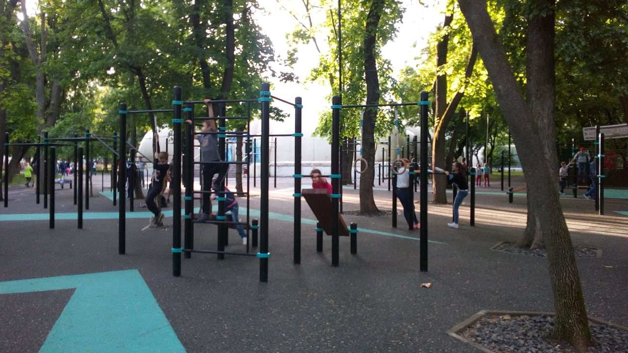 Pull Up Bar at Calisthenics Park at Театральная площадь, Ростов-на-Дону – photo 1 of 13
