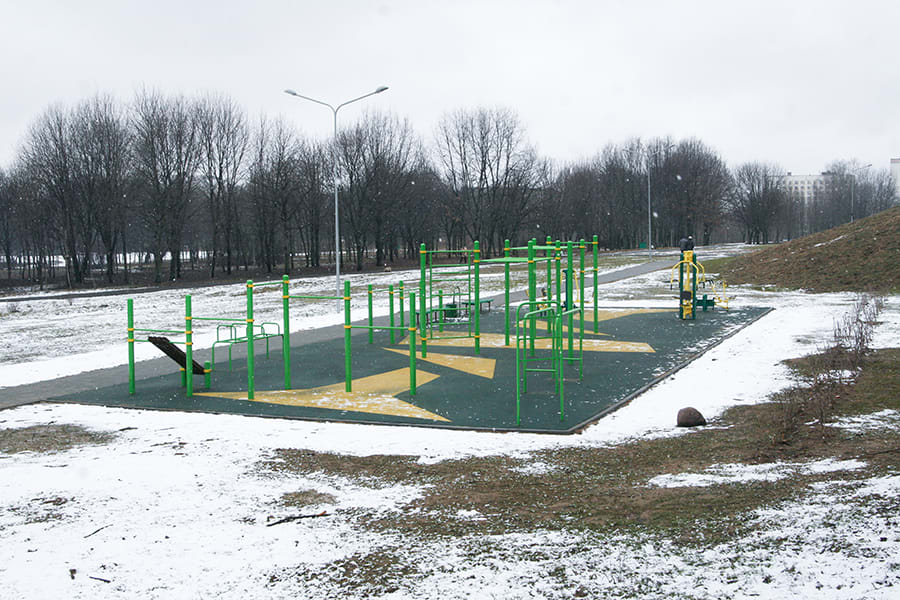 Pull Up Bar at Calisthenics Park at вуліца Пятра Глебкі, Мінск – photo 1 of 5