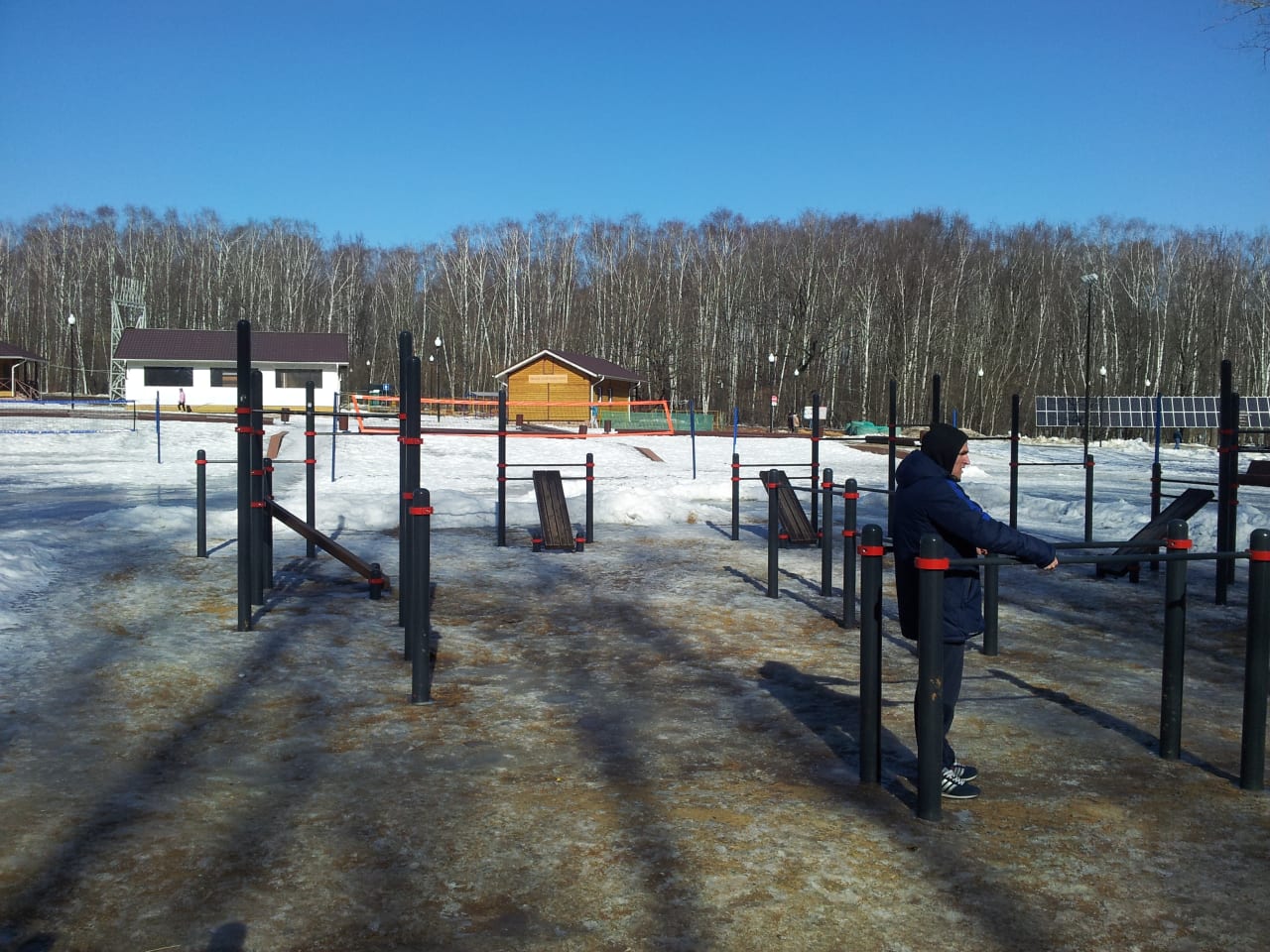 Лавка для преса на майданчику Calisthenics Park at Воркаут, Москва – фото 5 з 7