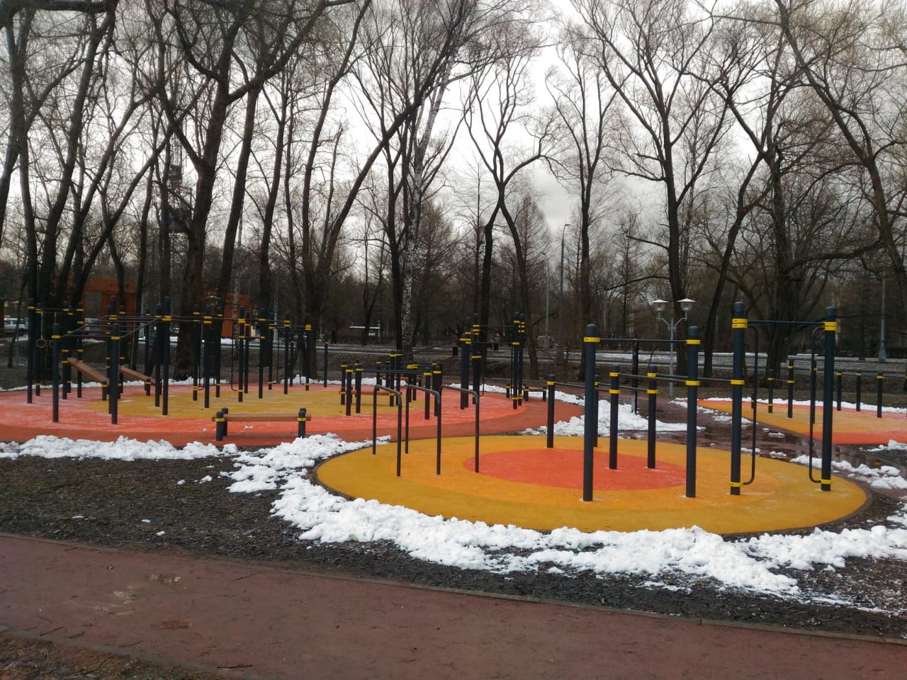 Рукоход на площадке Calisthenics Park at аллея Жемчуговой, Москва – фото 3 из 4