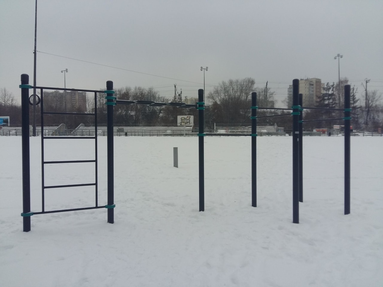 Sprossenwand bei Calisthenics Park at Екатерининская улица, Пермь – Foto 4 von 11