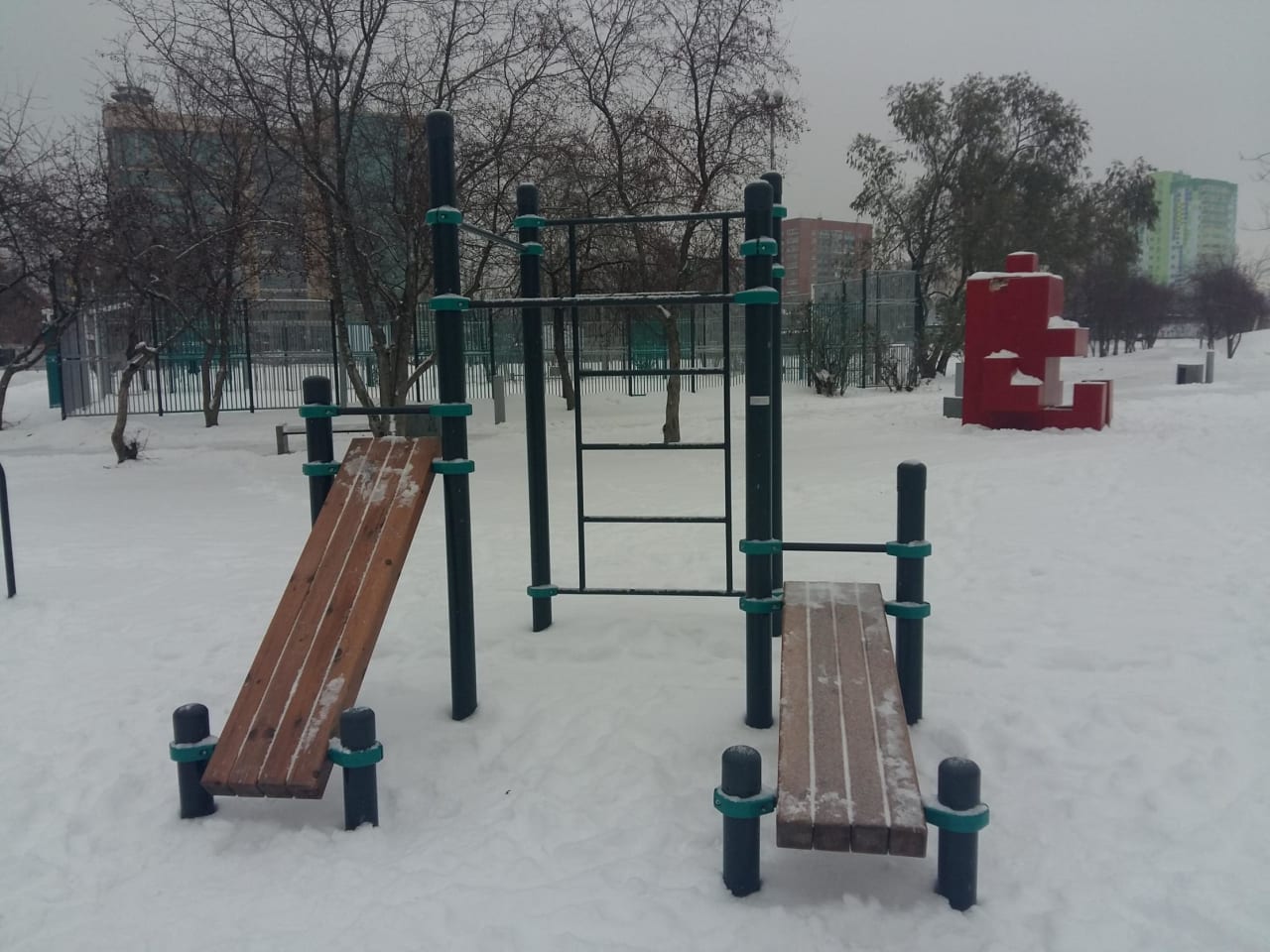 Bauchbank bei Calisthenics Park at Екатерининская улица, Пермь – Foto 11 von 11