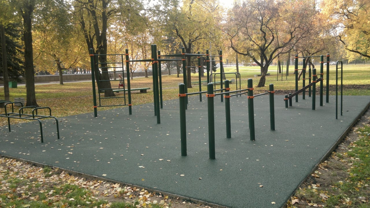 Parallel Gym Bars at Calisthenics Park at вуліца Янкі Купалы, Мінск – photo 2 of 2