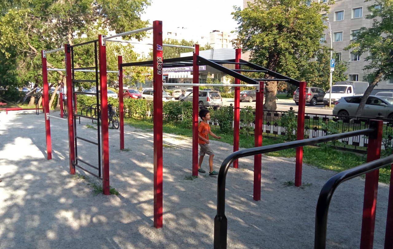 Barren bei Calisthenics Park at Ядринцевская улица, Новосибирск – Foto 2 von 7