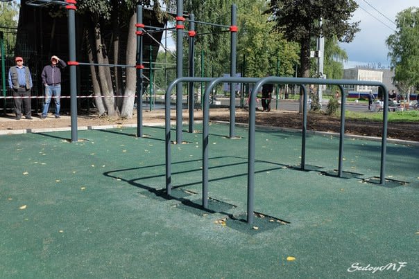Bauchbank bei Calisthenics Park at улица Зарубина, Йошкар-Ола – Foto 5 von 9